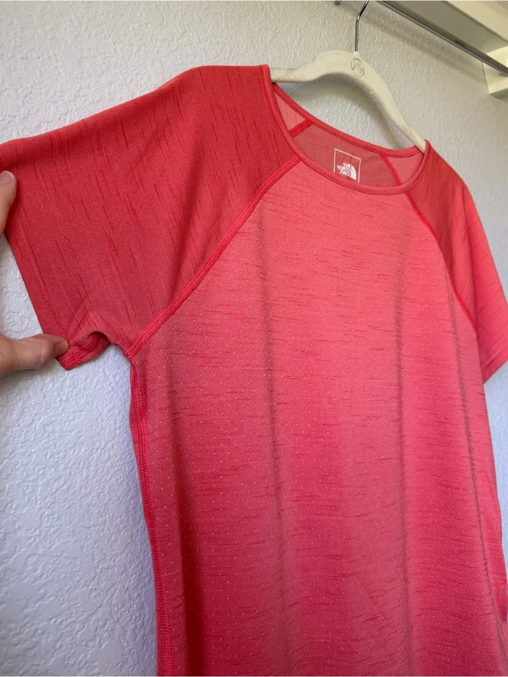 The North Face Women's Activewear Tee in Coral-Red, Medium, EUC, Short Sleeve - Picture 7 of 10